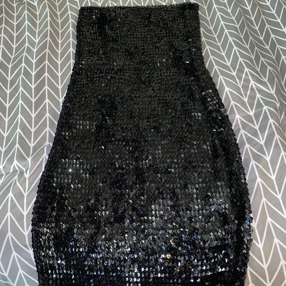 Black short sleeveless sequin dress